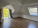 2-Zimmer-Dachgeschoss mit Balkon - Wohnen