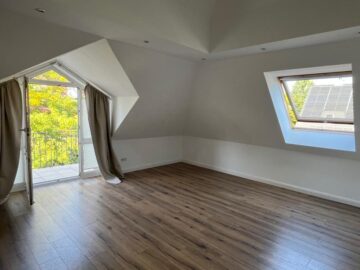 2-Zimmer-Dachgeschoss mit Balkon, 61440 Oberursel, Wohnung