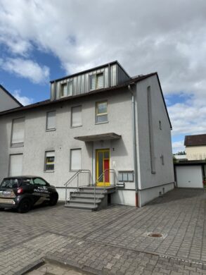 Gemütliche 3-Zimmer-Dachgeschosswohnung, 61138 Niederdorfelden, Wohnung