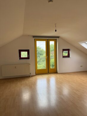 Gemütliche 3-Zimmer-Dachgeschosswohnung, 61138 Niederdorfelden, Wohnung