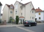 Schicke Maisonette-Wohnung mit Wintergarten - Straßenansicht