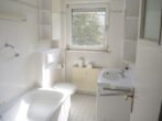 Solide Kapitalanlage oder neues Zuhause: 3-Zimmer-Wohnung mit Loggia in Oberursel - Bad
