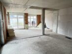 Ihre Neubau-Doppelhaushälfte am Bad Vilbeler Niederberg! - Wohn/Essbereich mit off. Küche