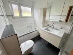 Neuwertige 2 1/2 Zimmer-Dachgeschoss mit traumhaftem Ausblick - Bad