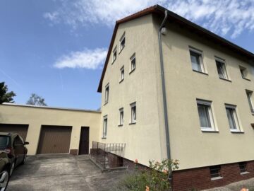 Renovierungsbedürftiges Zweifamilienhaus mit großem Grundstück!, 61118 Bad Vilbel, Doppelhaushälfte