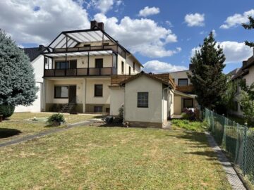 Großzügiges Mehrgenerationenhaus mit weitläufigem Garten und Garage!, 61184 Karben, Einfamilienhaus