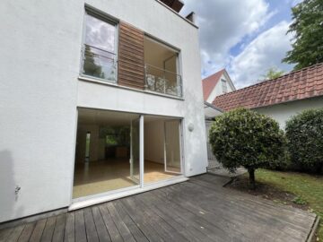 Große Doppelhaushälfte mit 6 Zimmern, Baujahr 2004!, 61118 Bad Vilbel, Doppelhaushälfte