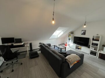 Gemütliches Dachgeschoss in Main-Nähe, 63456 Hanau, Wohnung