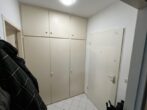 1-Zimmer-Wohnung Nähe Stadtwald - Flur mit Einbauschrank