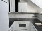 Renovierte, helle Dachgeschoß-ETW mit schicker EBK und Einbaumöbeln in Nied! - Küche